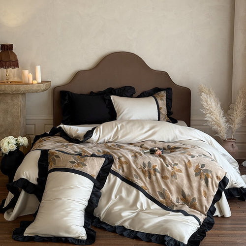 Premium Bettwäsche-Set aus feinem Satin mit botanischem Jacquard und dekorativem Volant Karnz