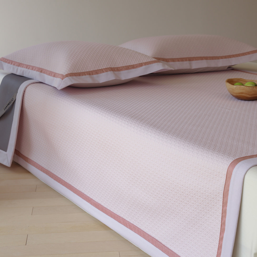 Stepp-Tagesdecke mit strukturiertem Waffelmuster und Kissenbezügen