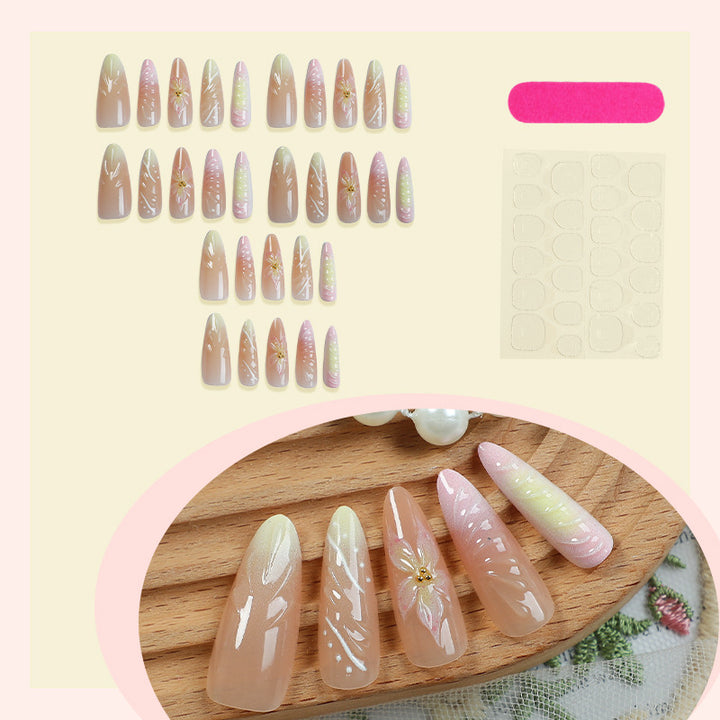 Floral Design Press-On Nail Set mit eleganten Akzenten Karnz