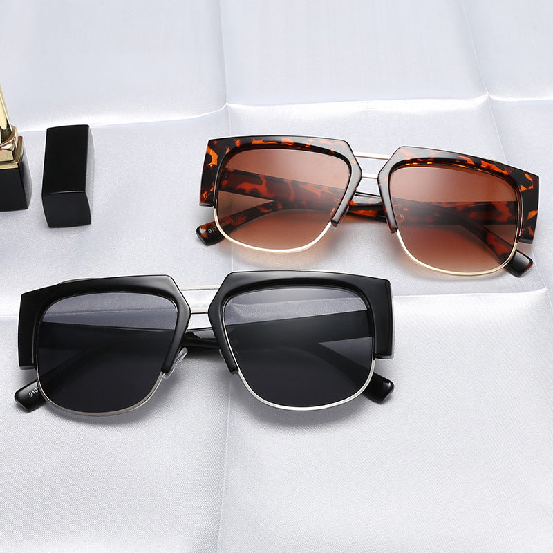 Damen Modische quadratische Sonnenbrille mit einzigartigem Kettendesign Karnz