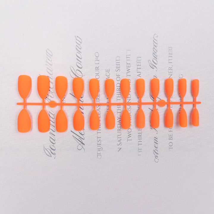 Stiletto Press-On Nail Set Karnz
