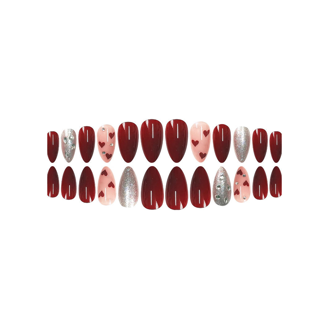 Elegantes Herz-Themen Press-On Nagelset Karnz