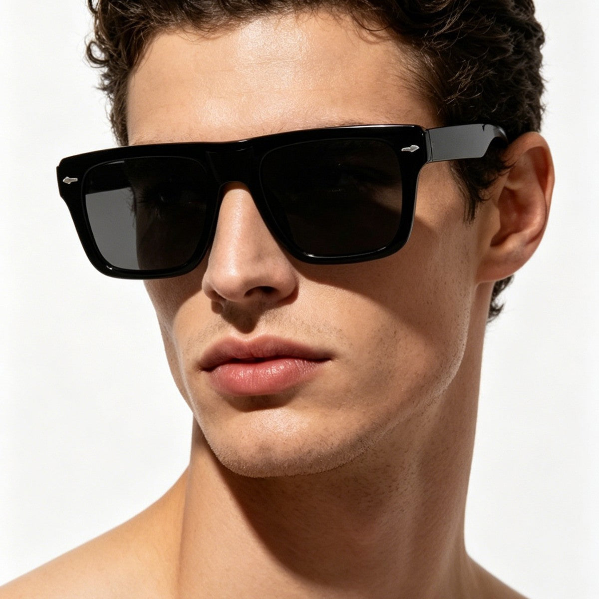 Damen moderne Sonnenbrille im minimalistischen Design Karnz