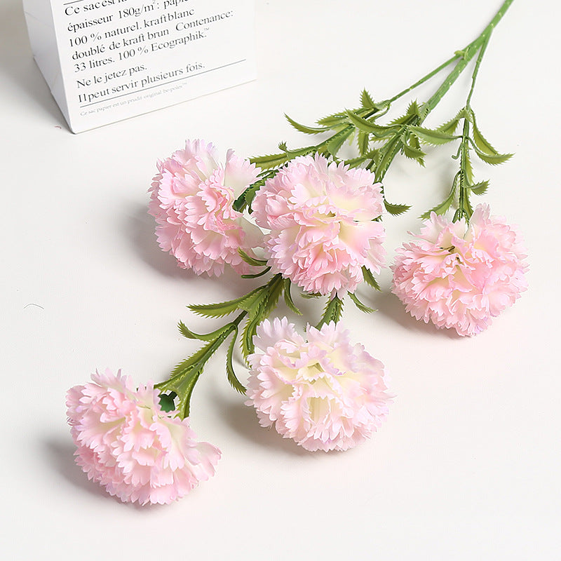 Realistischer Floralnelkenstrauß