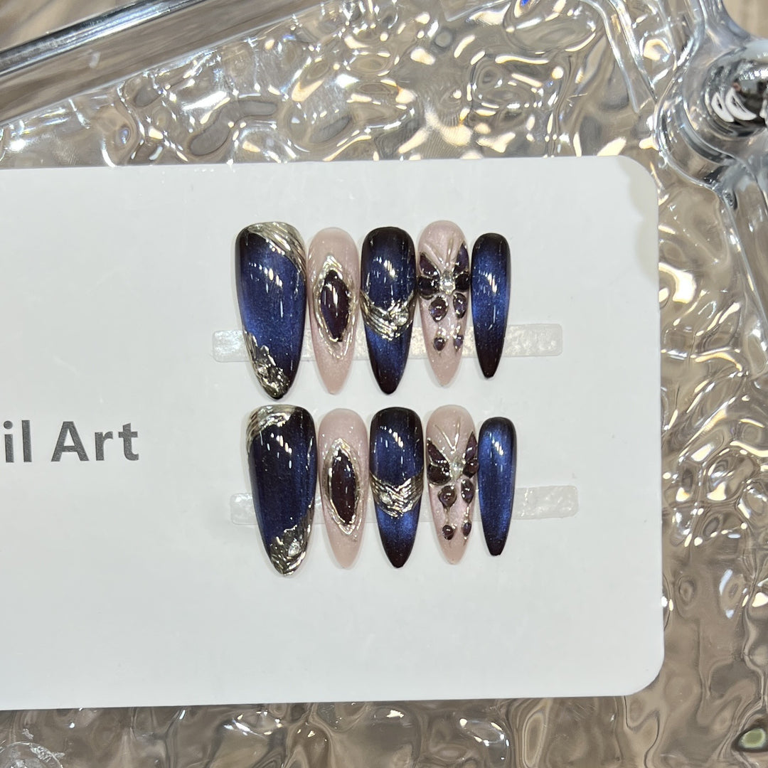 Elegante Stiletto Press-On Nagelkunst Set mit Edelsteinakzenten Karnz