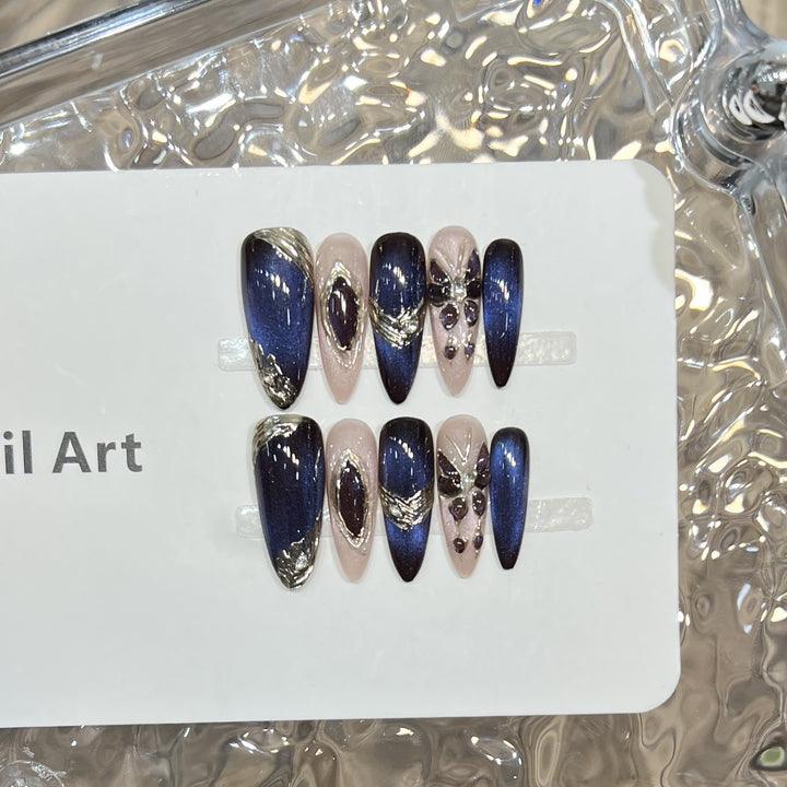 Elegante Stiletto Press-On Nagelkunst Set mit Edelsteinakzenten Karnz
