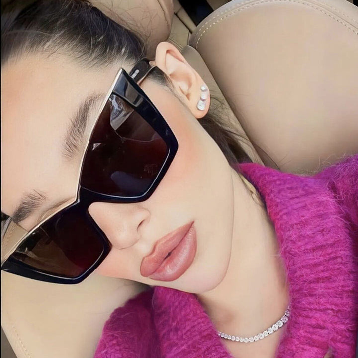 Damen extravagante Sonnenbrille mit einzigartigem Design und goldenen Akzenten Karnz
