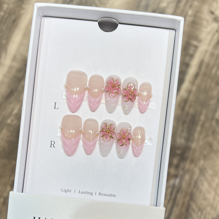 Artisan Floral-Themed Press-On Nails Set Karnz