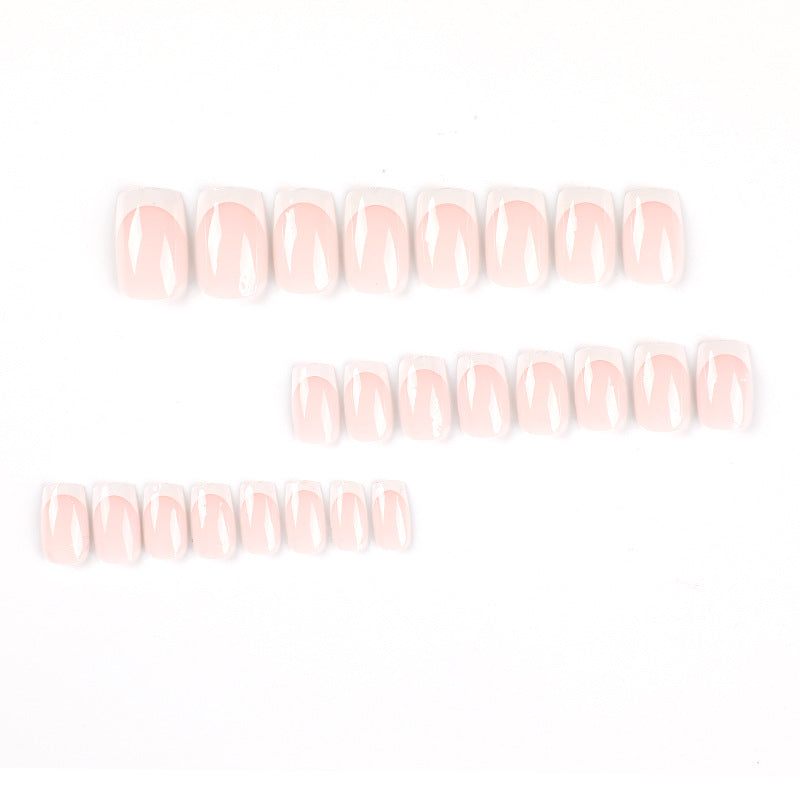 Elegante Nagelverlängerungen mit französischem Design Karnz