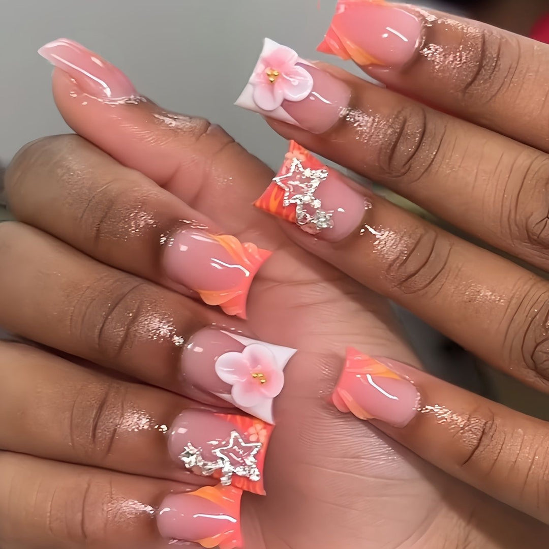 Künstlerisches Press-On Nagelkunst Set mit floralen und Edelstein-Akzenten Karnz
