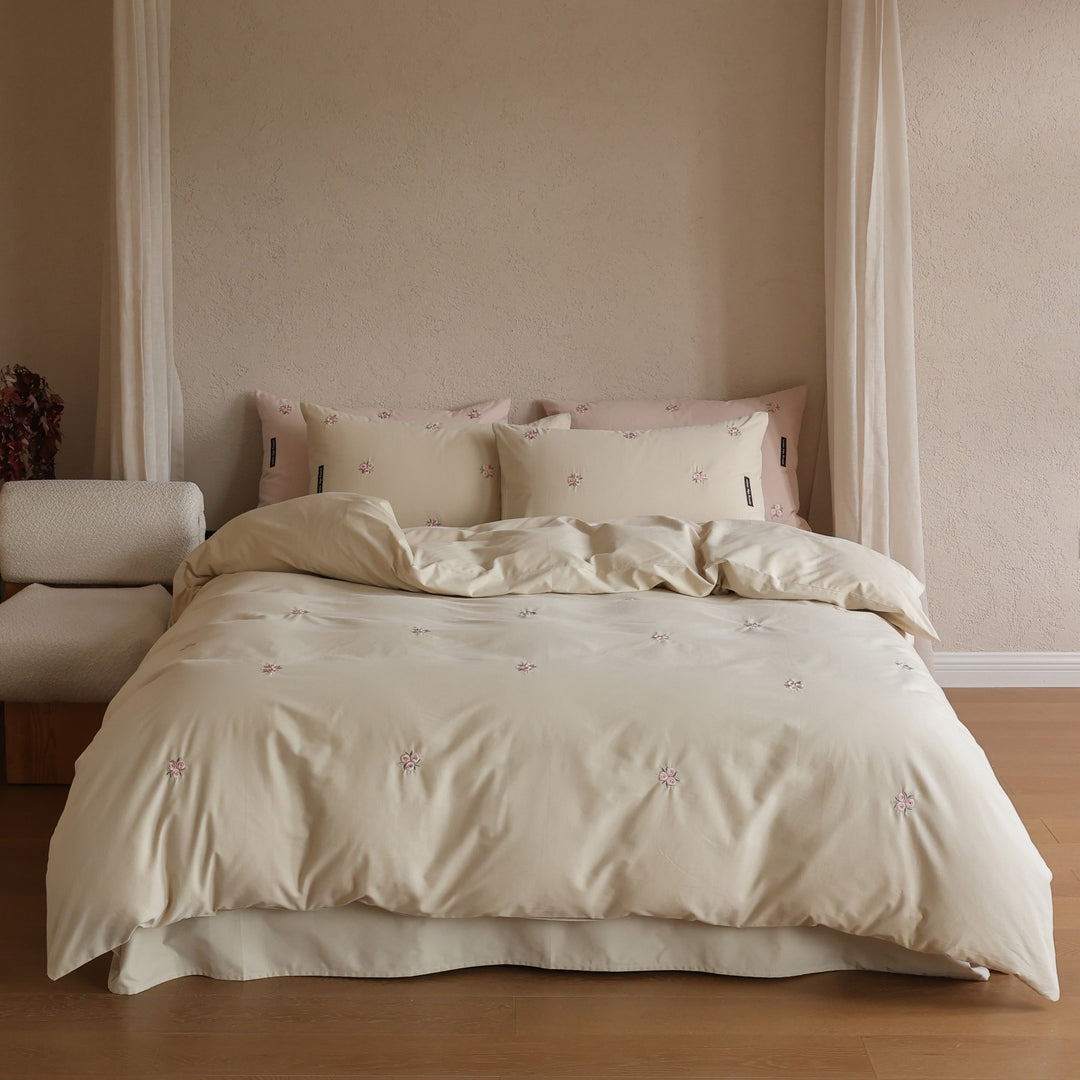 Langstapel Satin Bettbezug Set mit zartem floralem Stickmuster und Umschlag-Kissenbezügen