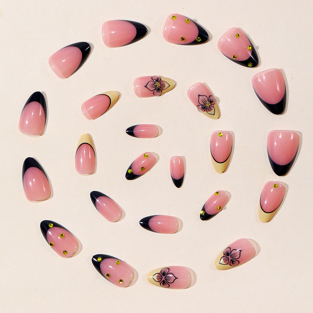 Künstlerisches Floral Design Nagelkunst Karnz