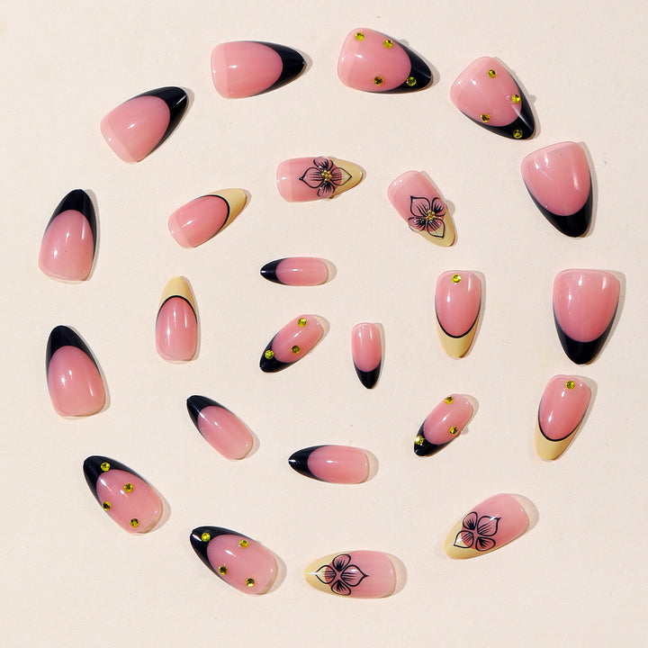 Künstlerisches Floral Design Nagelkunst Karnz