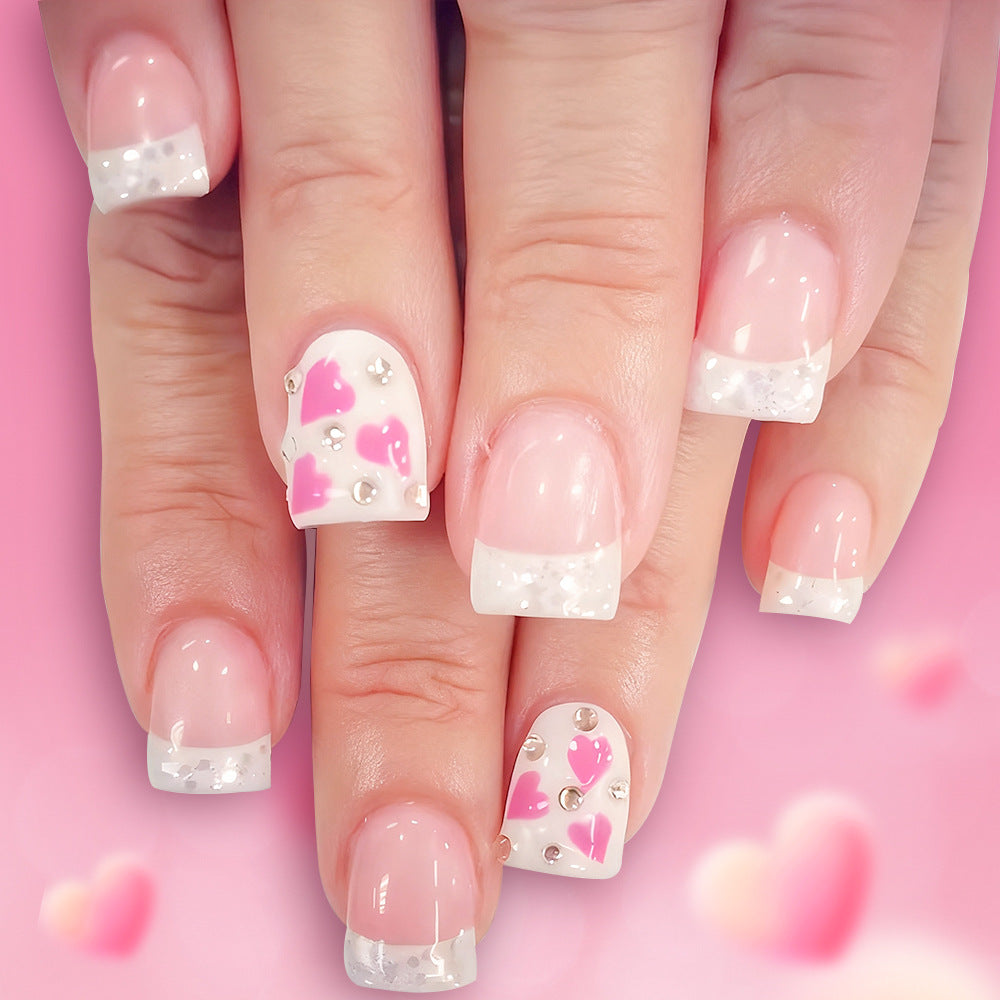 Herz-verzierte Press-On Nagelkunst Karnz