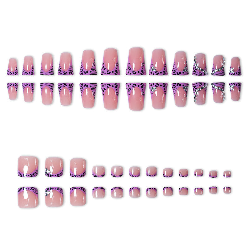 Glamouröse Press-On Nagelset mit dekorativen Akzenten Karnz