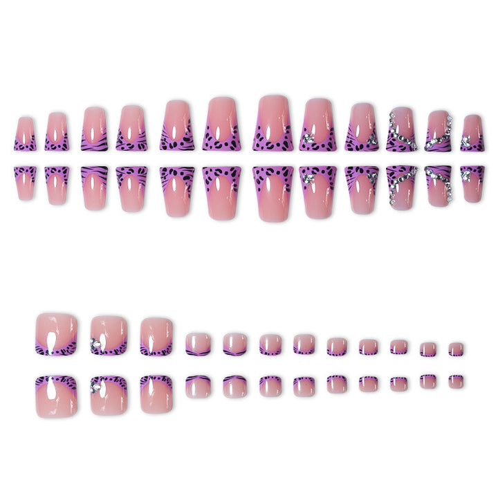 Glamouröse Press-On Nagelset mit dekorativen Akzenten Karnz