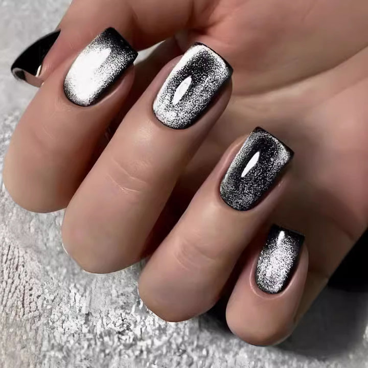 Elegantes Glänzendes Press-On Nagelset Karnz