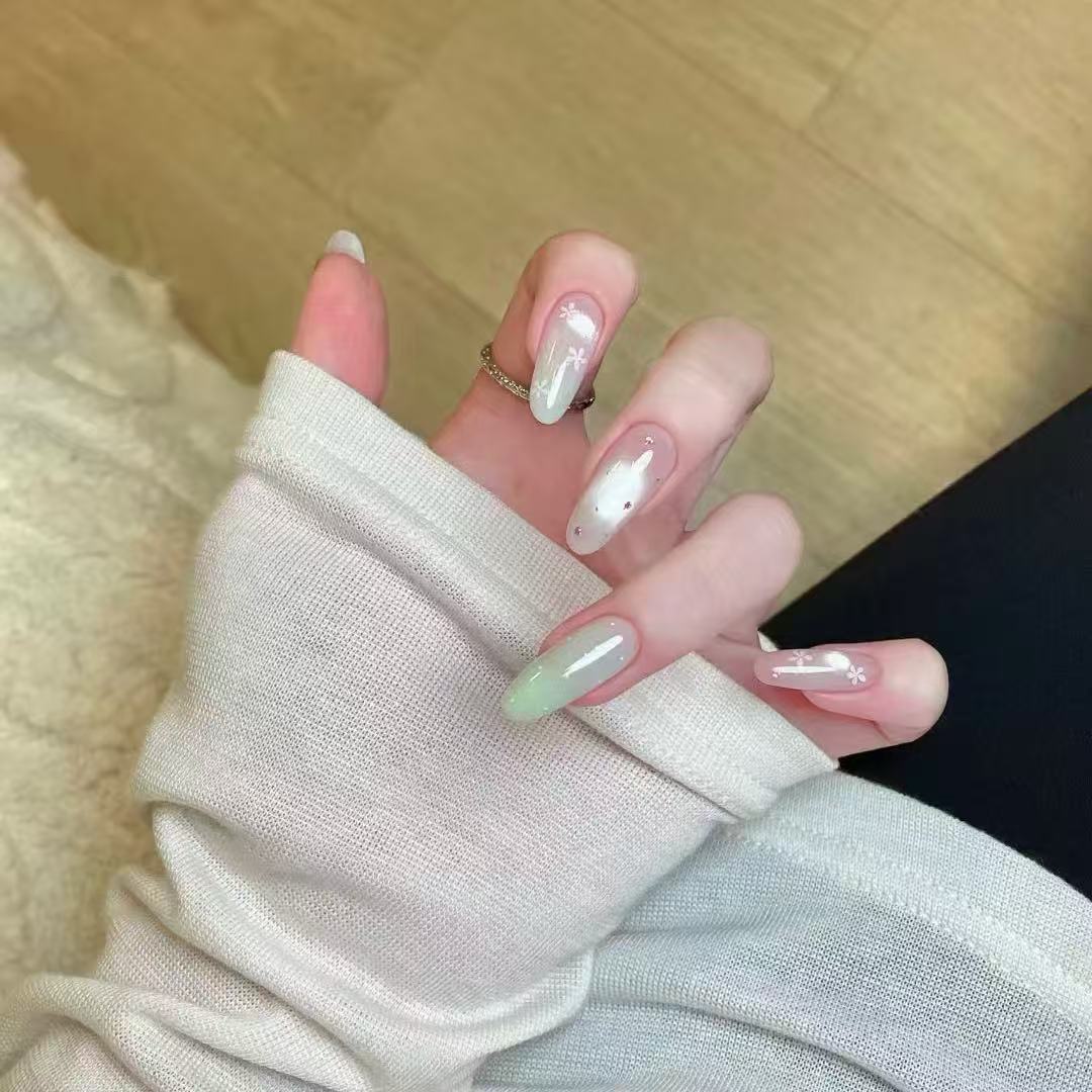Dekorative Nagelkunst Karnz