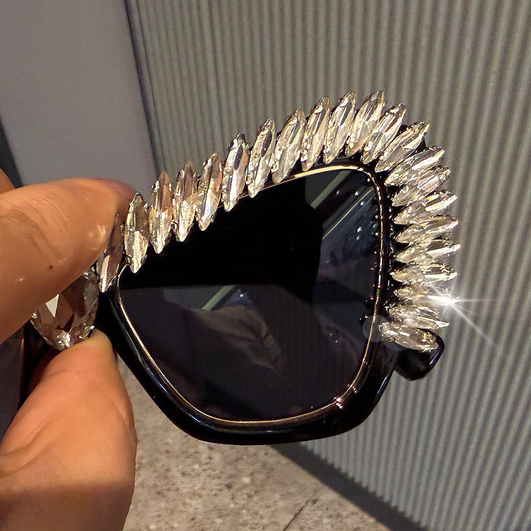 Damen extravagante Cat-Eye-Sonnenbrille mit funkelnden Kristallspitzen Karnz