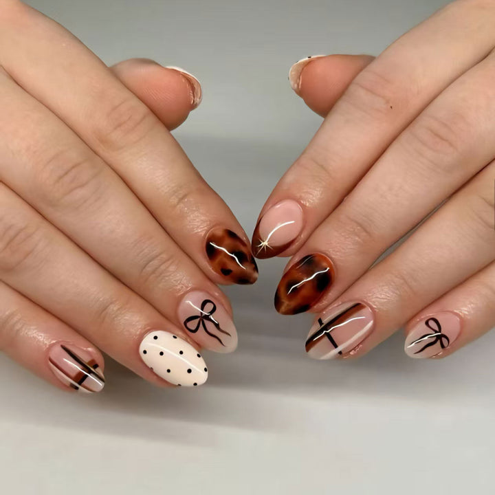 Trendiges dekoratives Nagelkunst-Set