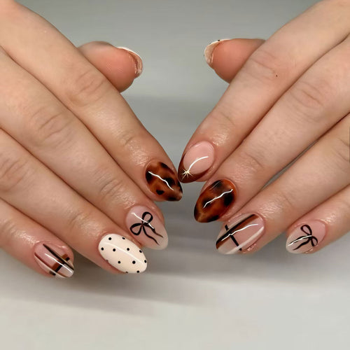 Trendiges dekoratives Nagelkunst-Set