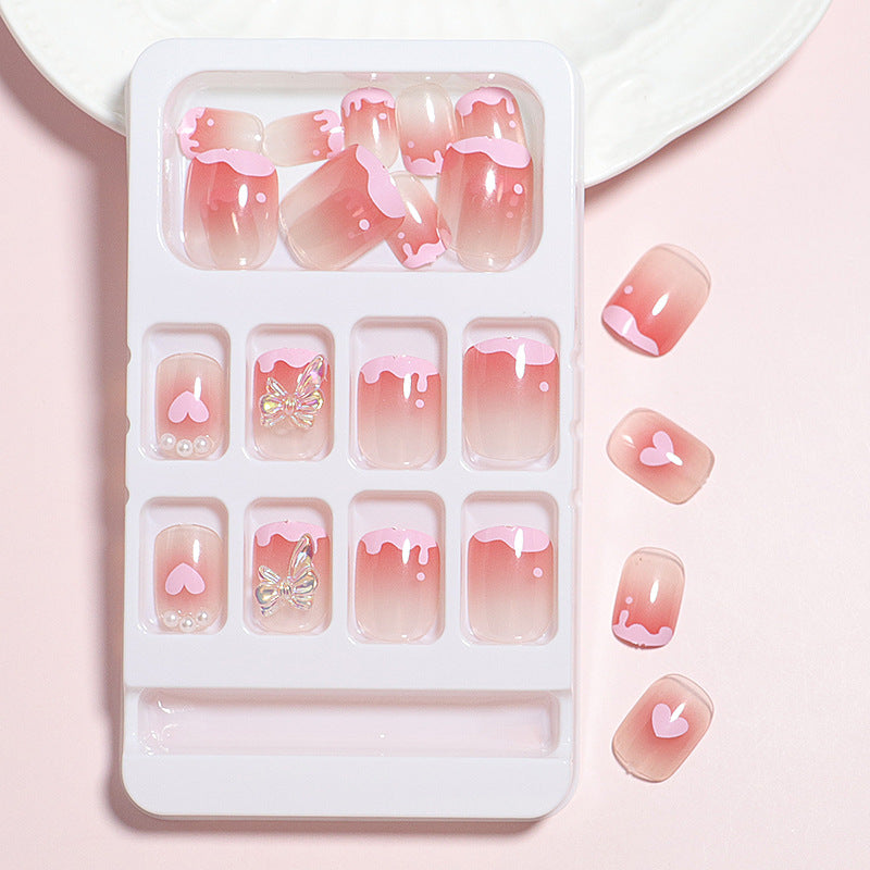 Romantisches Herzdesign Press-On Nagelset Karnz