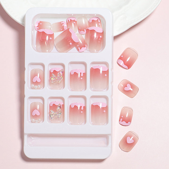 Romantisches Herzdesign Press-On Nagelset Karnz