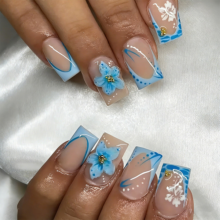 Exquisite Kunstnägel mit kreativen Blumendesigns Karnz