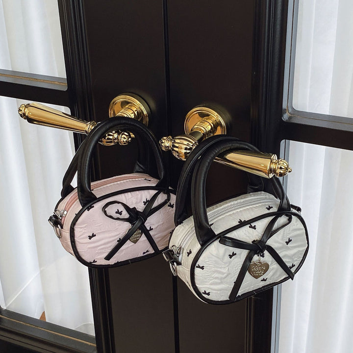 Gepolsterte Mini-Handtasche mit Herzdetail Karnz