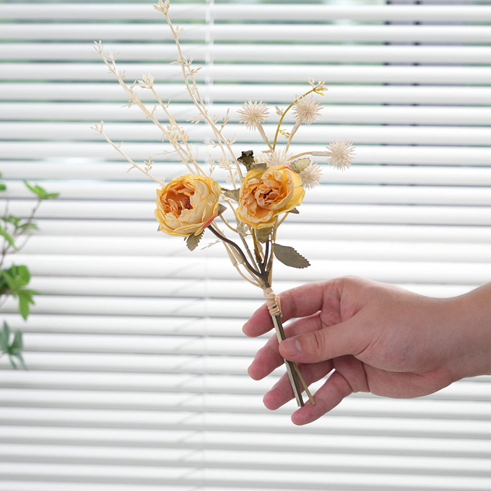 Dekorativem Blumenstrauß
