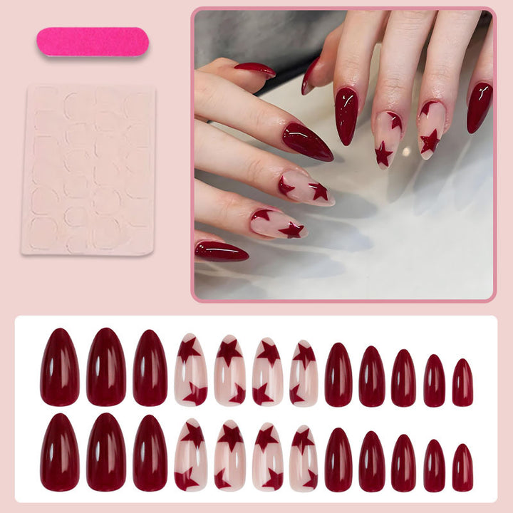 Kunstnagelset mit glitzernden Sternen und eleganten Akzenten Karnz