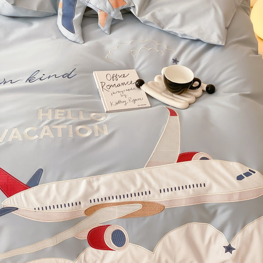 Kinder-Bettwäsche-Set mit verspieltem Flugzeug-Motiv aus Baumwollsatin