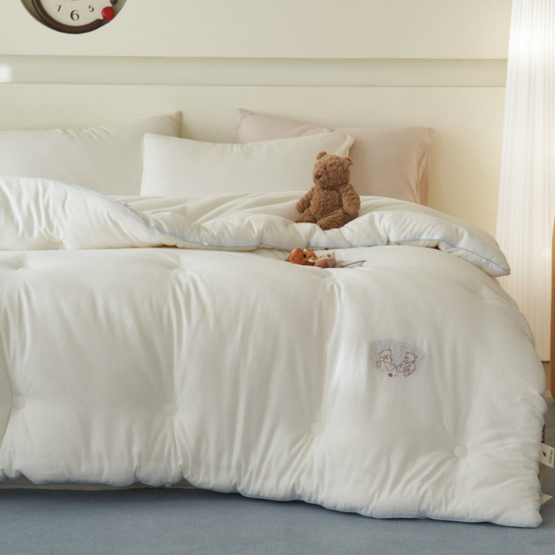 Kinder-Steppdecke mit Teddy-Stickerei und atmungsaktiver Ganzjahresfüllung