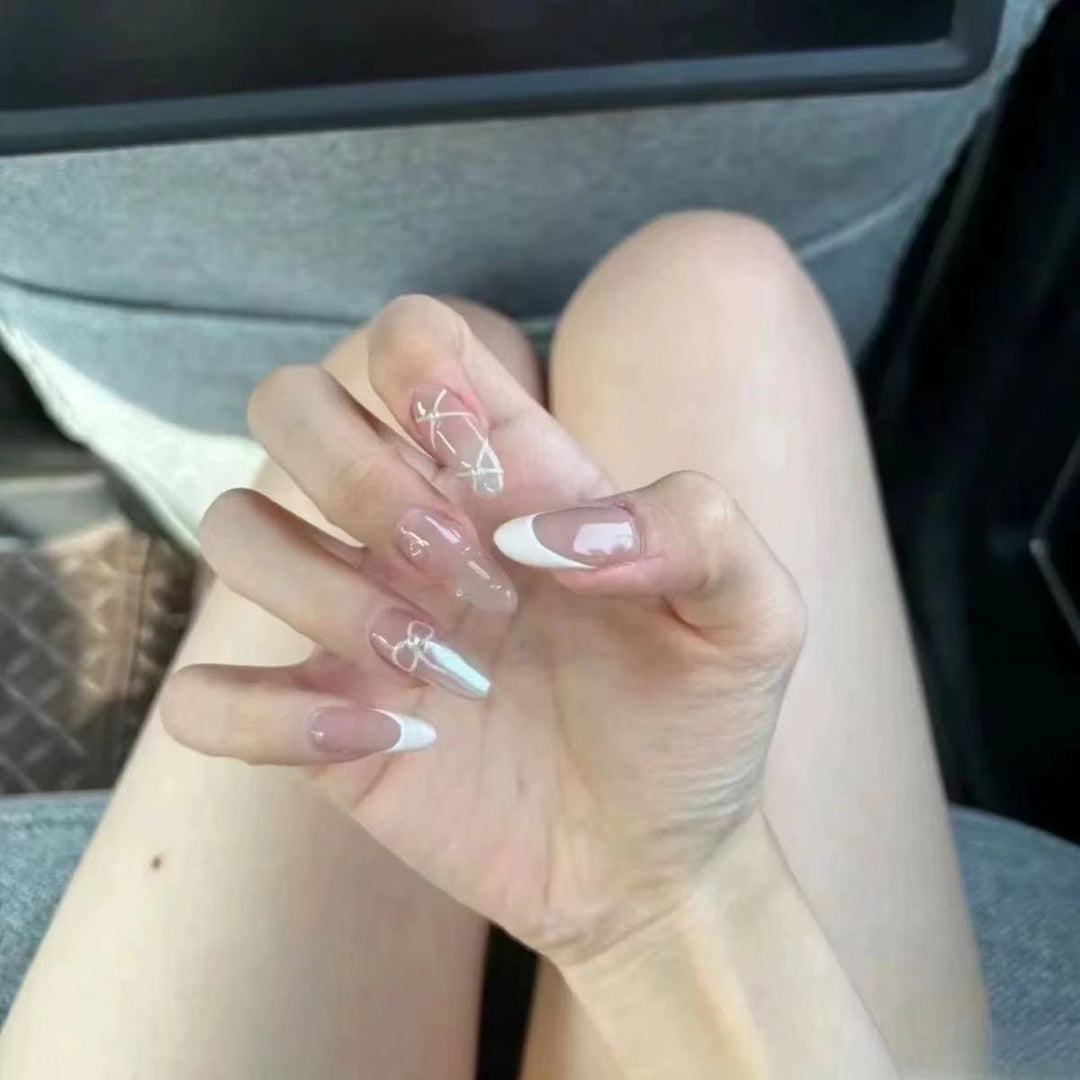 Künstlerisches Press-On-Nagelset mit Schleife und geometrischem Design