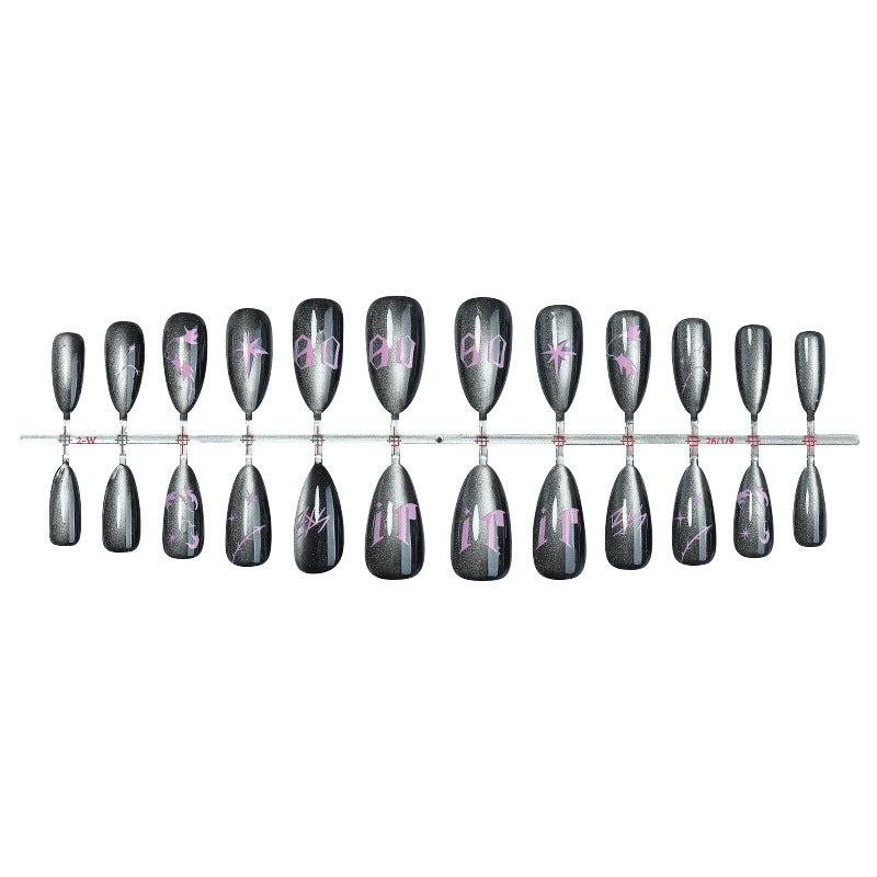 Kreatives Kunstnagelset mit mystischen Designs Karnz