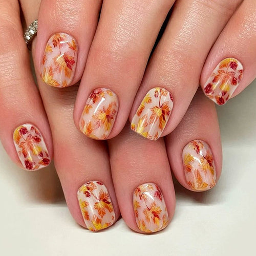 Herbst-inspirierte Blattdruck-Nagelkunst Karnz