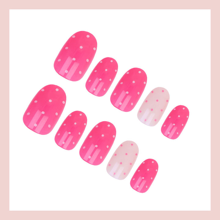 Kunstnagelset mit kreativen Punkten und eleganten Designs Karnz