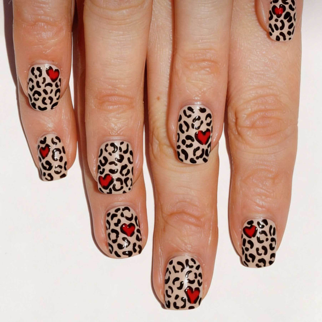 Künstlerisches Leopardenmuster und Herz Nagel Kunst Set