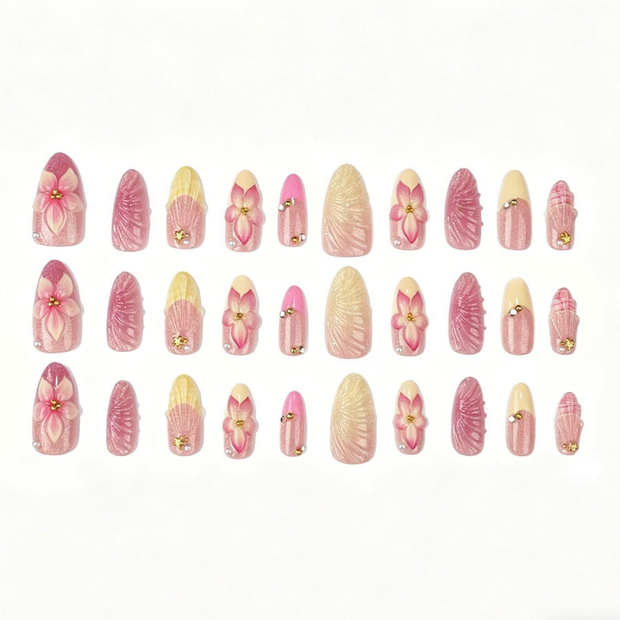 Kunstnagelset mit kunstvollen Blumen- und Muschelmuster Karnz