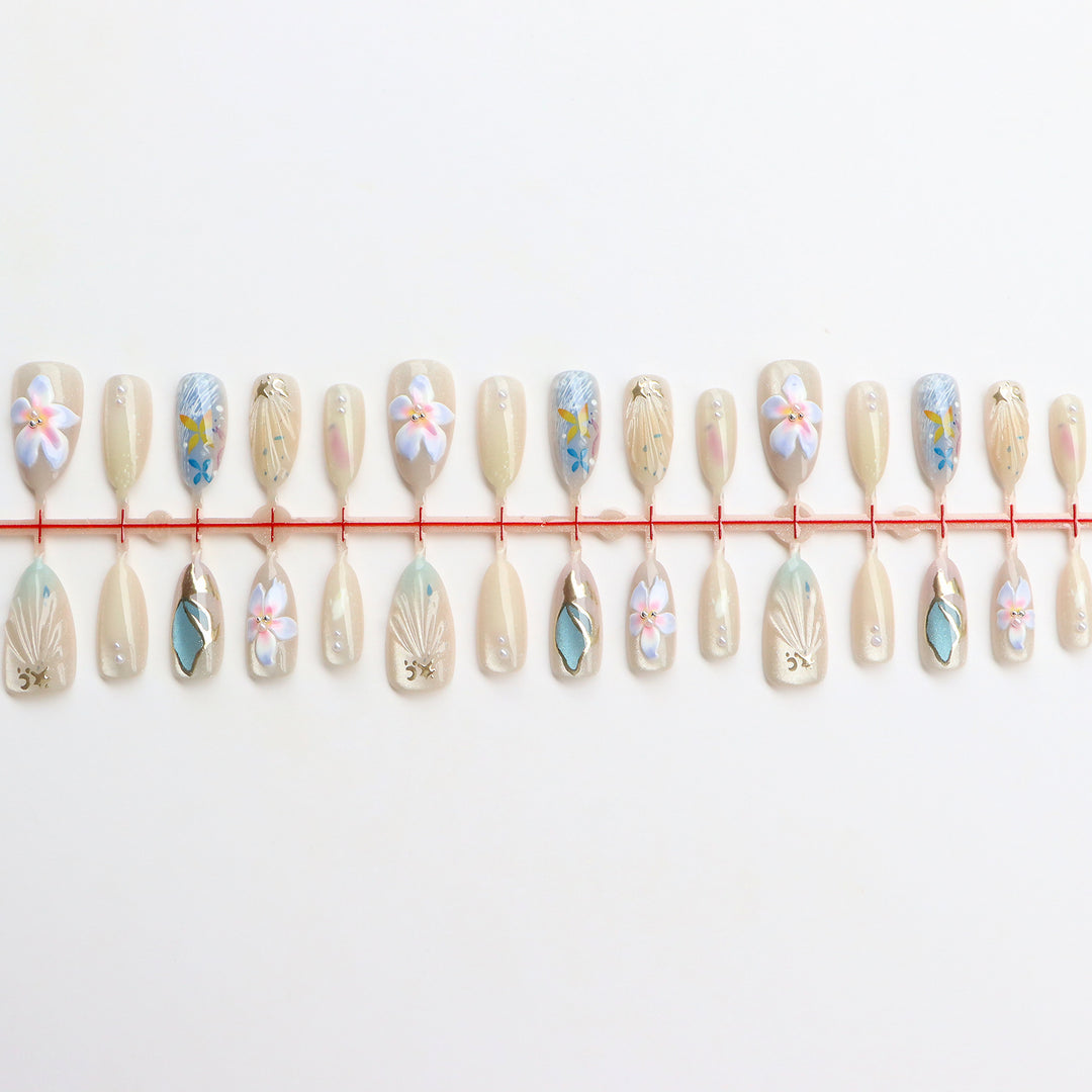 Künstlerisches Florales Nageldesign Karnz