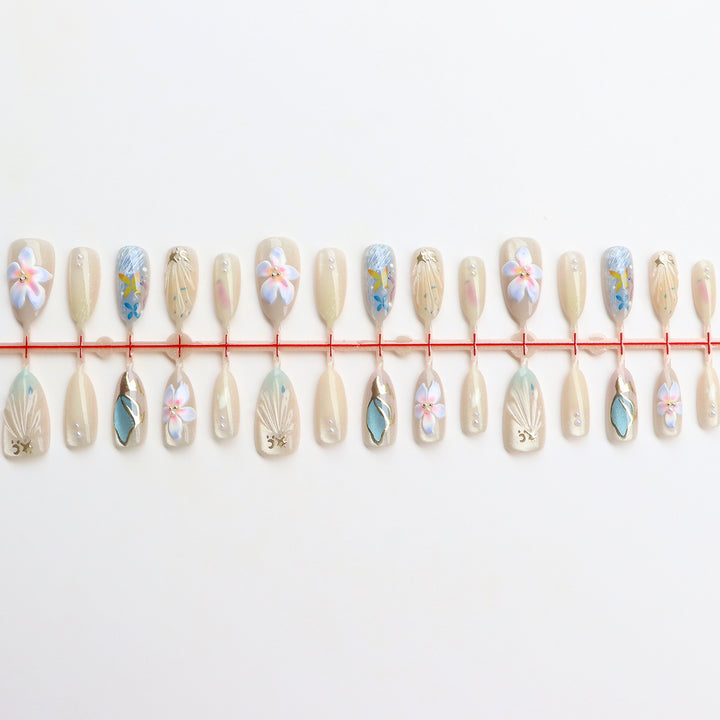 Künstlerisches Florales Nageldesign Karnz