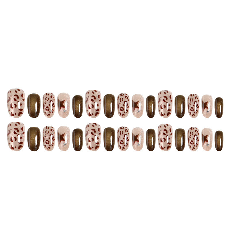 Kunstnägel im modernen Animal-Print Design Karnz