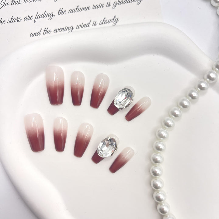Elegantes Gradient Press-On Nagelkunstset mit Kristallen