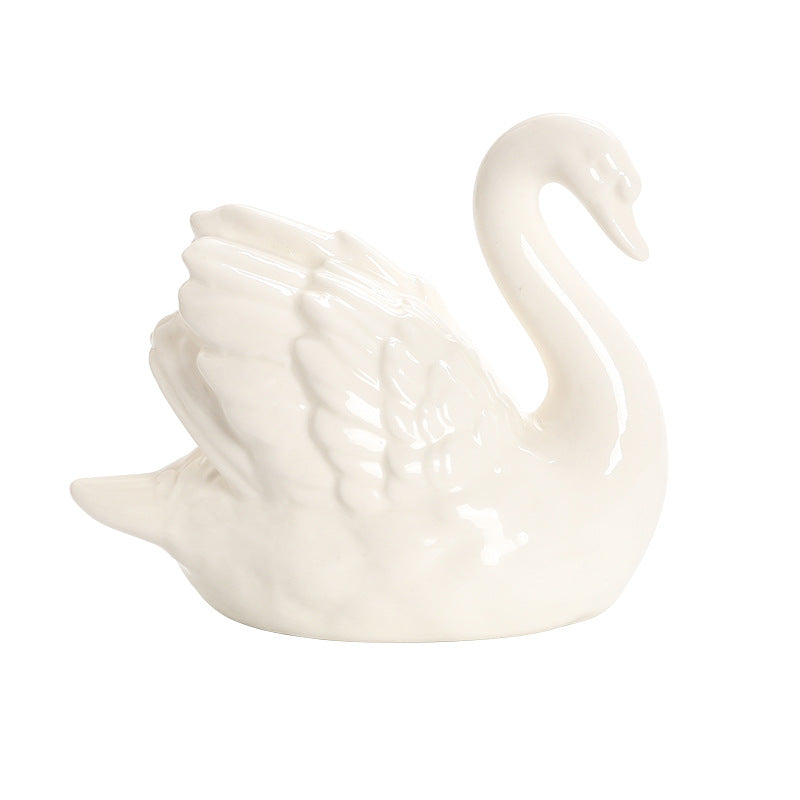 Elegante Keramikschwanfigur Karnz