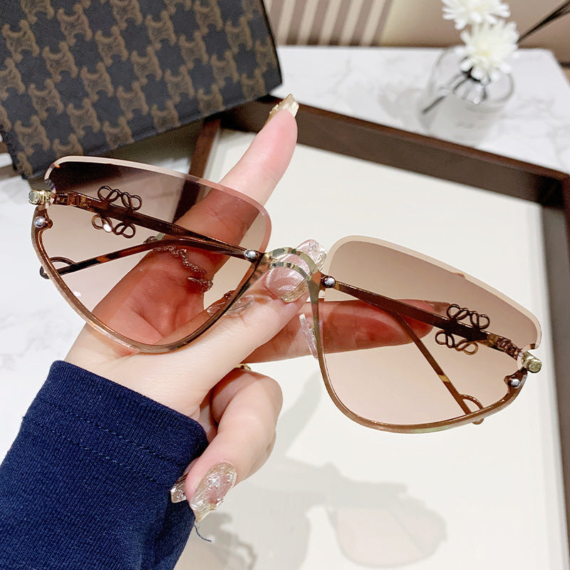 Damen extravagante Sonnenbrille mit modernem, geometrischem Rahmen Karnz