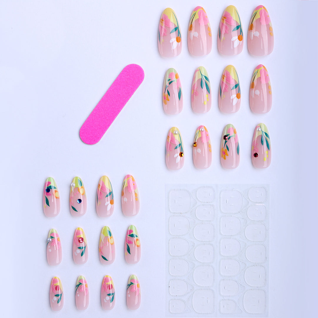 Künstliche Fingernägel mit Blumendesign und Glitzerakzenten Karnz