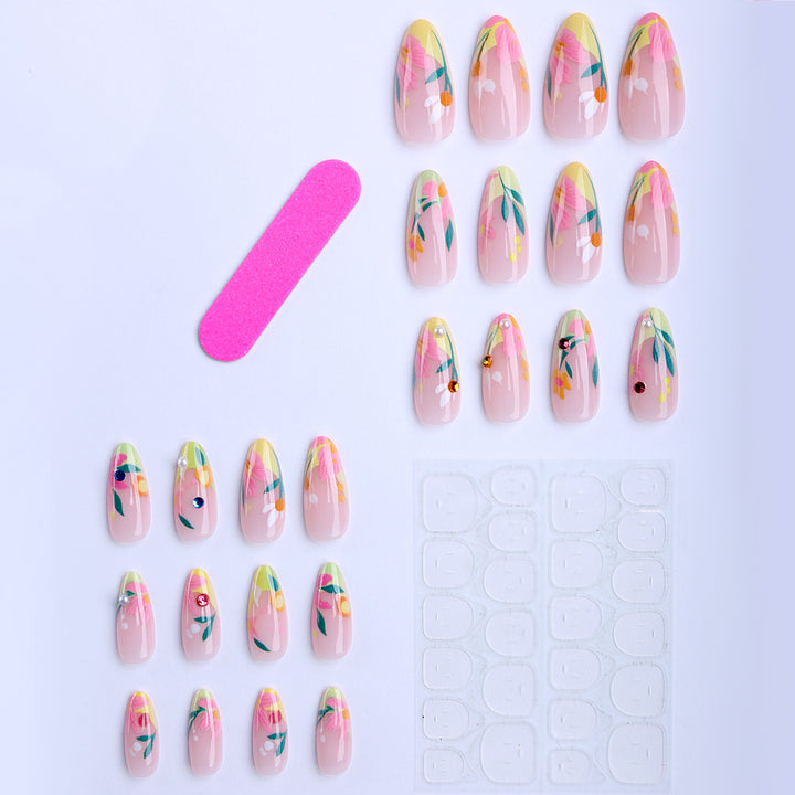 Künstliche Fingernägel mit Blumendesign und Glitzerakzenten Karnz