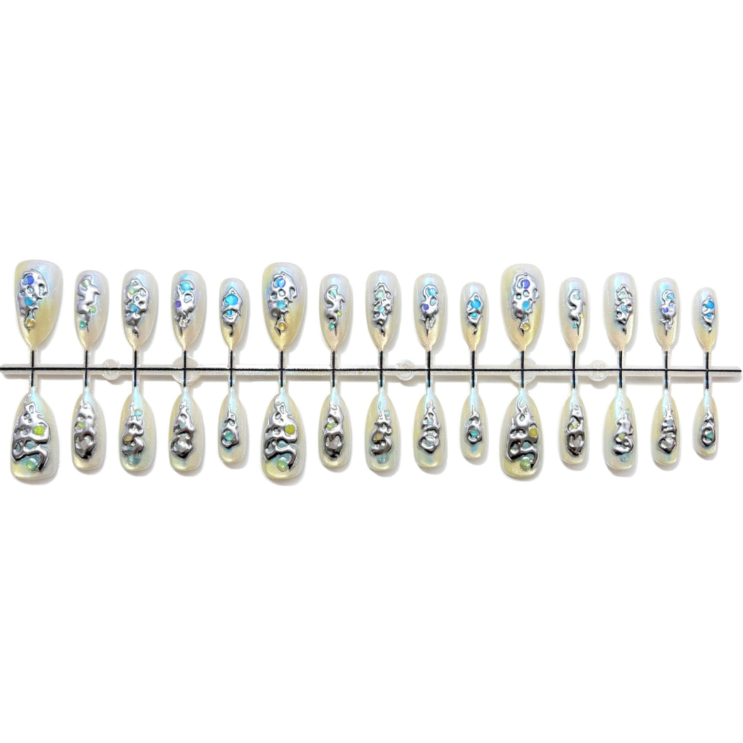 Künstlerisches Press-On Nagelset mit einzigartigem Design