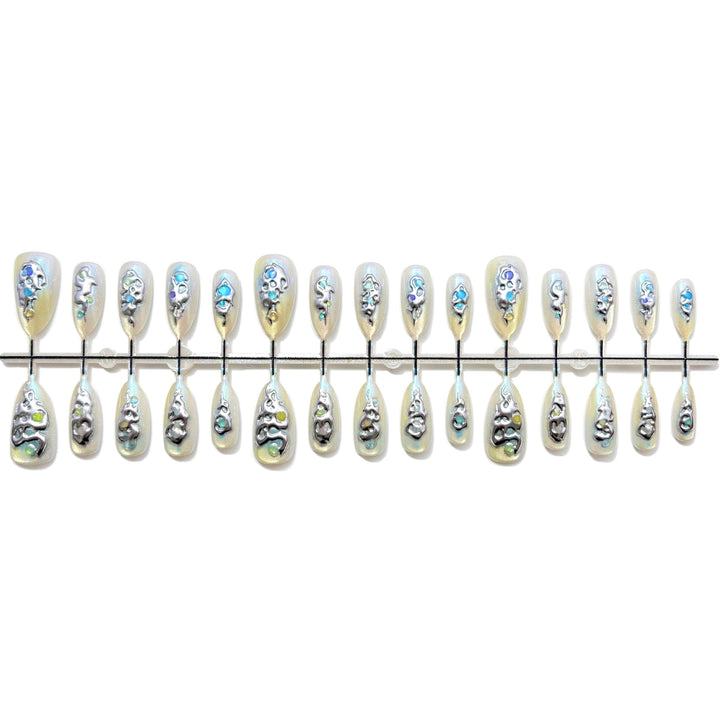 Künstlerisches Press-On Nagelset mit einzigartigem Design