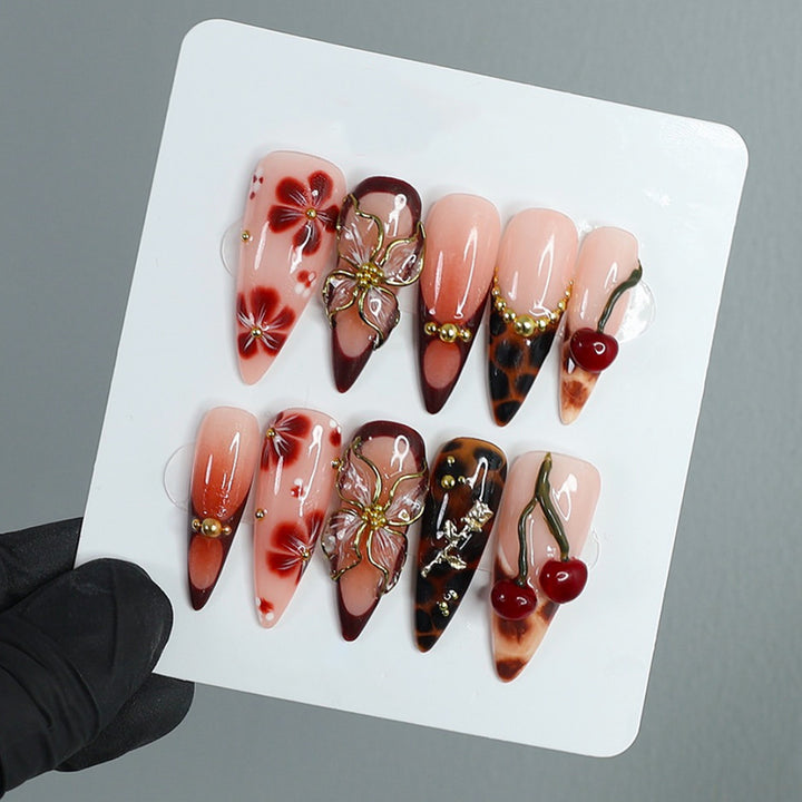 Künstlerisches dekoratives Press-On Nagelset Karnz
